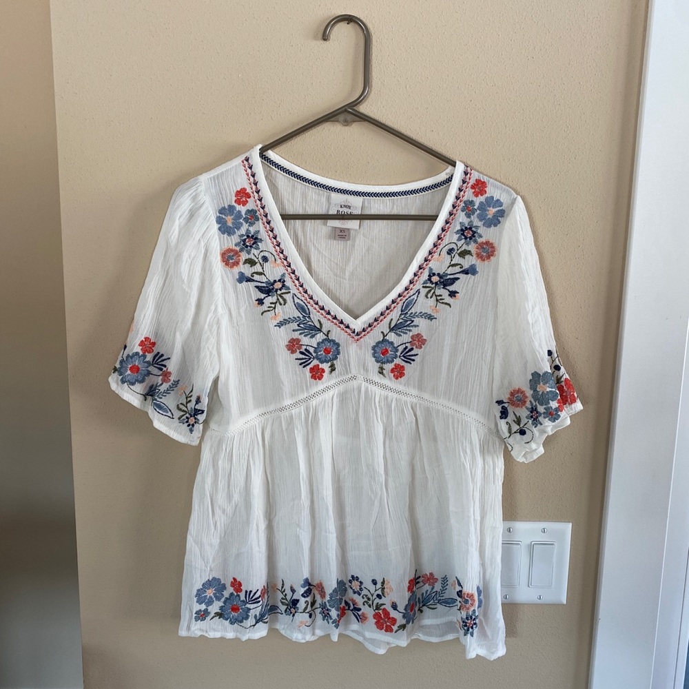 Floral embroidered white tee shirt